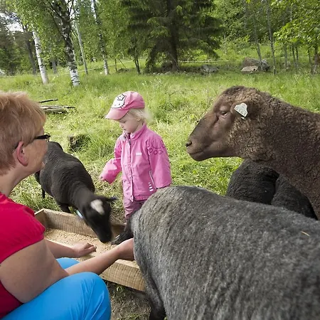 Bed & Breakfast Puukarin Pysakki *