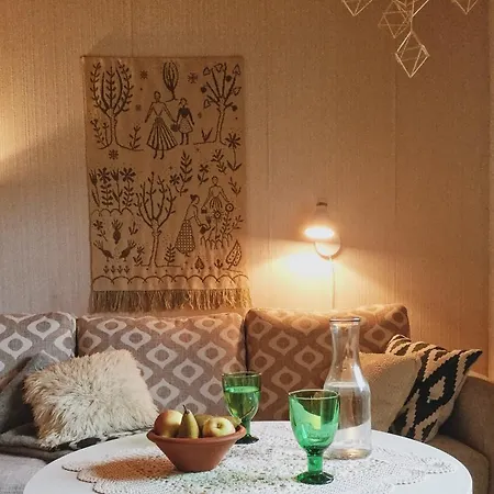 Puukarin Pysakki Bed & Breakfast